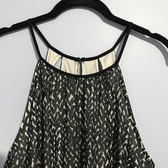 EXPRESS Black and White Pattern Racerback Top - Picture 5 of 8